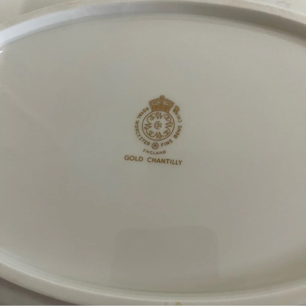 Classic White and Gold Oval Serving Platter Gold Chantilly - Picture 2 of 4